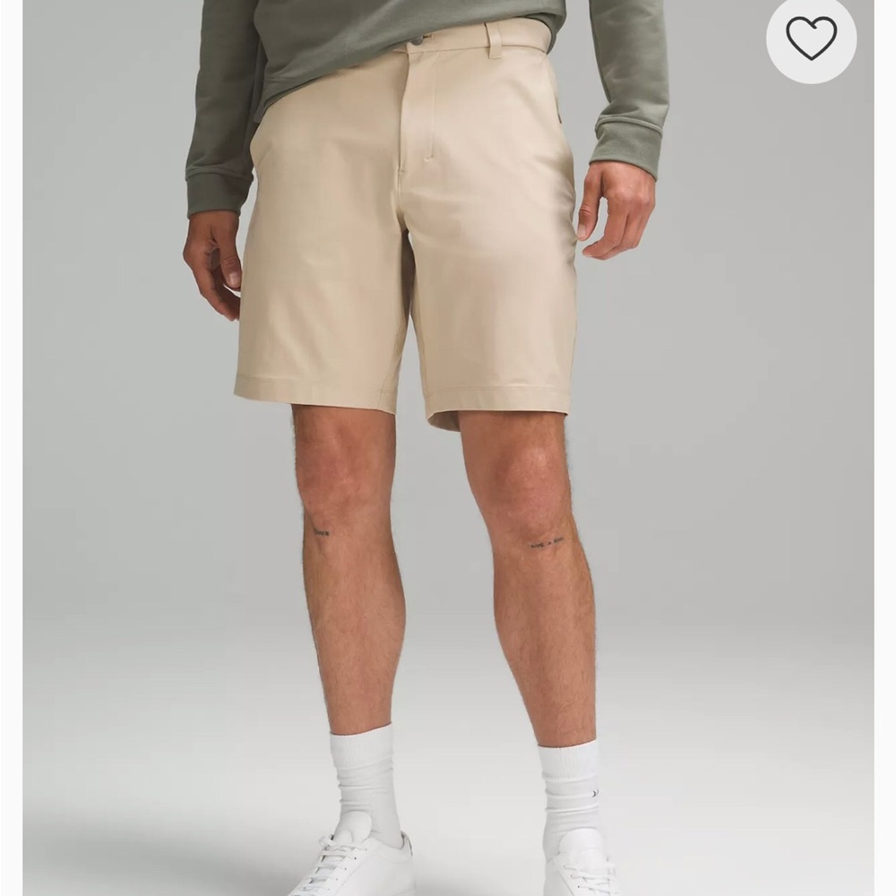 LULULEMON Men’s Lightweight Shorts Size 30 in Olive Green